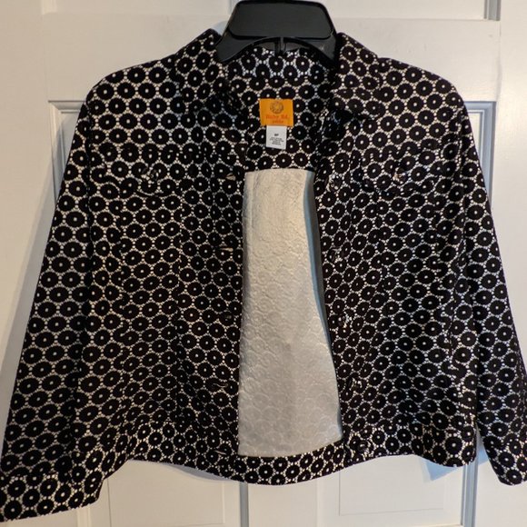Host Pick! Ruby Red Petite Ladies Black & White Geometric Shrug Jacket sz 8P - Picture 1 of 8